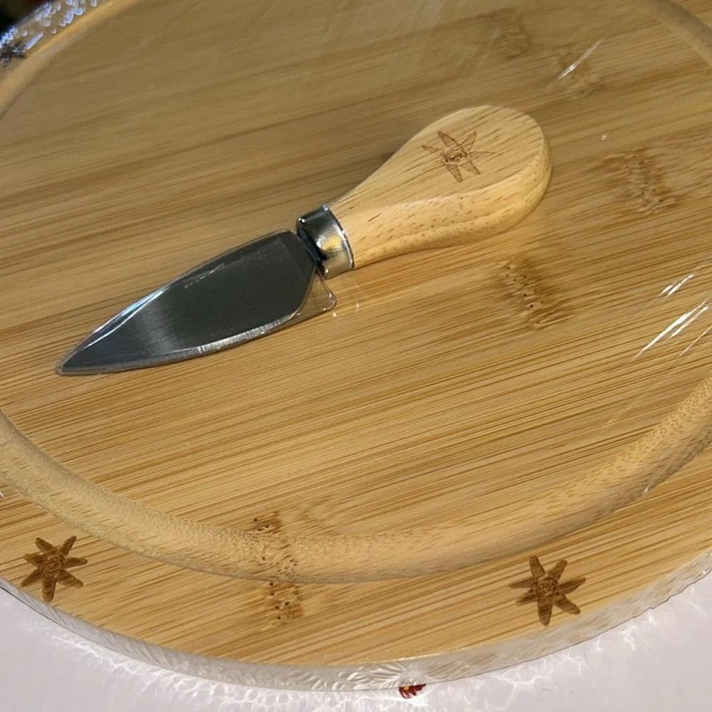 NWT Tobin James wooden cheese board with knife